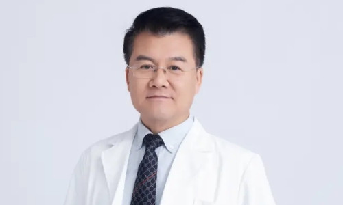 徐宝华医生特写照片