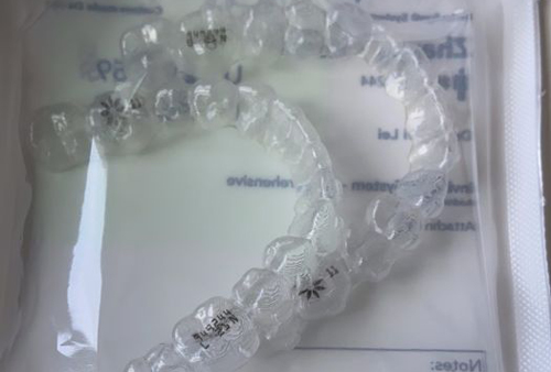 深圳赛德阳光口腔牙套材料展示