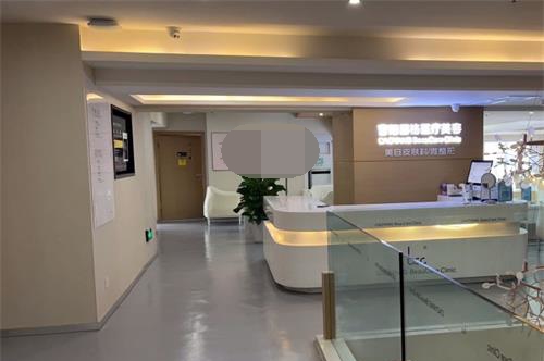 曹阳医生坐诊医院二楼环境