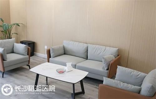 长沙裕湘眼科医院休息区一角