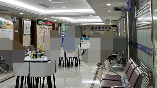 深圳华厦眼科大厅休息区