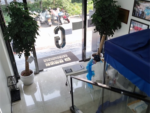 杭州雅莱口腔门诊滨江区滨江彩虹院一楼大厅