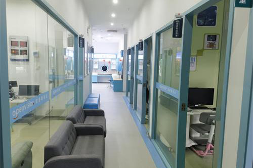 泉州惠明欧普眼科走廊休息区