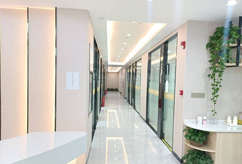 深圳启飞口腔走廊环境实拍图