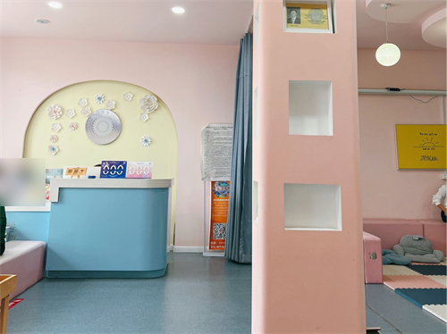 葫芦岛奇遇季口腔诊所前台