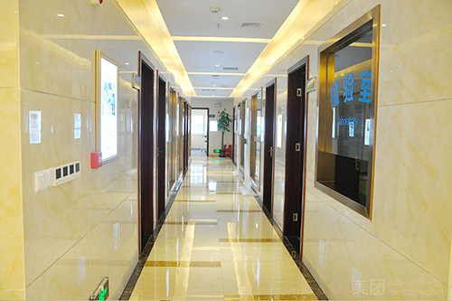 长沙优伢仕口腔星沙店走廊