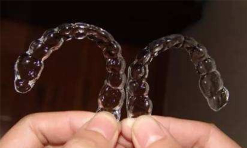 隐形牙套展示图 隐形牙套展示图