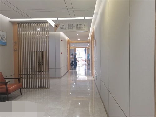 昆明美奥口腔医院走廊环境图