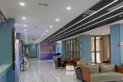 阿克苏苏和口腔医院大厅休息区