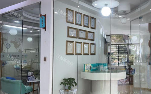 乐莎莎口腔内部环境图