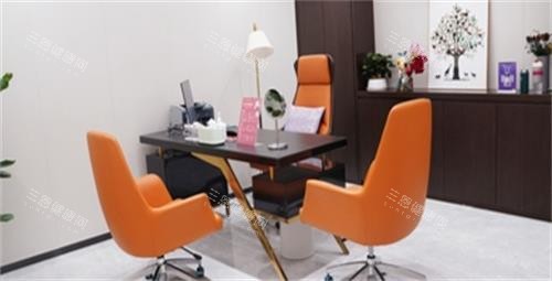 深圳港龙妇产医院诊疗室