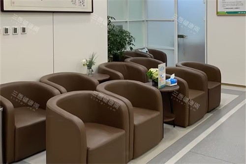北京至亮眼科休息候诊区