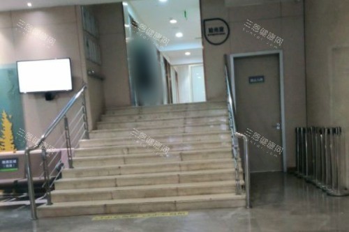 哈尔滨爱尔眼科医院楼梯