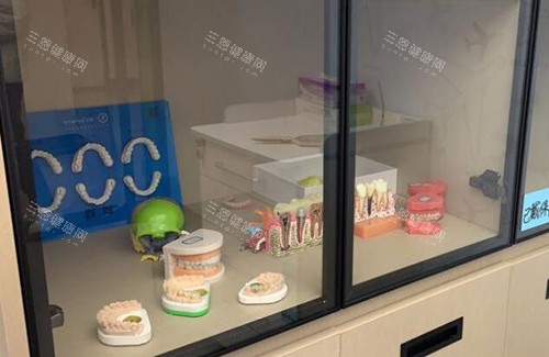 萍乡北一口腔牙齿模型展示柜