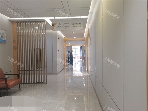 昆明美奥口腔医院走廊环境图