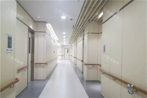 郑州奥弗克眼科走廊环境图