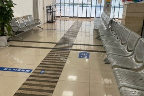 上海和平眼科医院候诊区图片