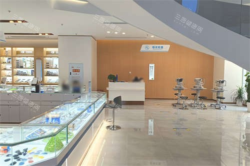 重庆华厦渝州眼科医院配镜区环境
