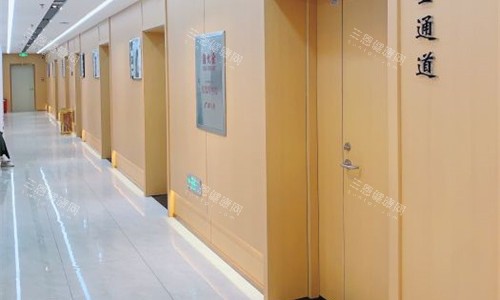 沈阳九诺口腔走廊诊室门口
