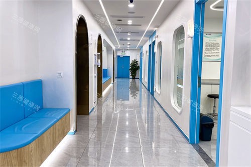 广州英华儿童眼科医院走廊环境图 广州英华儿童眼科医院走廊环境图