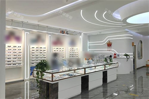 贵阳康视眼科医院配镜区展示柜