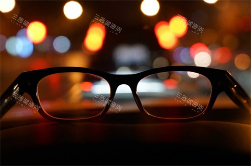 散光眼睛看到的灯光