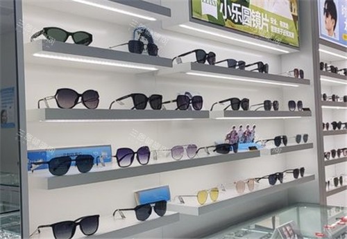 重庆合川爱成眼科太阳眼镜展示区