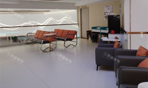 海南康伟眼科大厅环境图