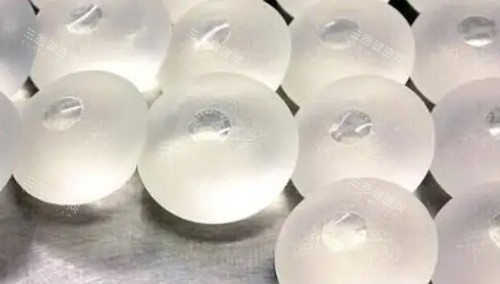 深圳梁智医生隆胸怎么样？全方面解析其资历/技术/审美/结果及口碑