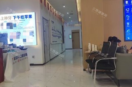 兰州诺贝尔口腔门诊部内部大厅一角环境