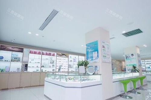惠阳爱尔康明眼科医院配镜区