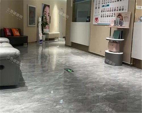 武汉光泽皇后医疗美容医院大厅一角照片