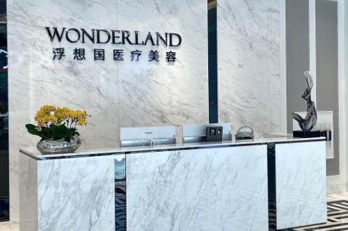 杭州蒋铮铮个人资料：微整院长+医学硕士，杭州浮想国坐诊，擅幼态脸/高颅顶/稚龄耳注射，SCI论文作者&讲师