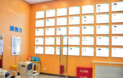 兰州普瑞眼科医院医生墙