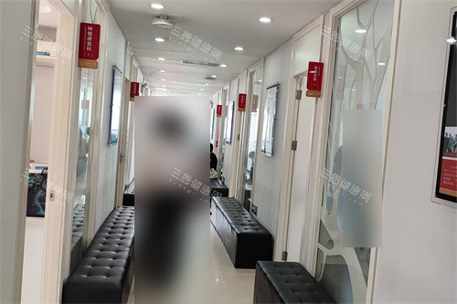 广州广大口腔荔湾院区走廊环境