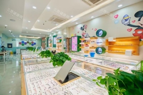 青岛福柏眼科医院验配室