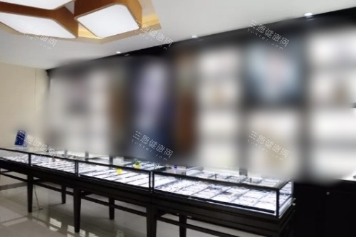 贵州普瑞眼科医院配镜区