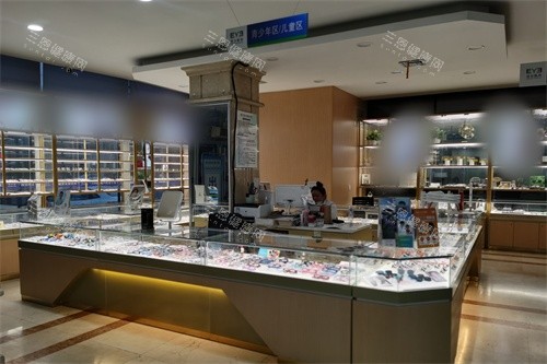 抚顺爱尔眼科医院1楼镜展区