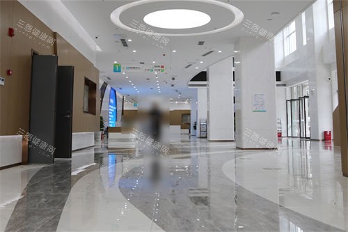 成都中医大银海眼科医院内湖环境图