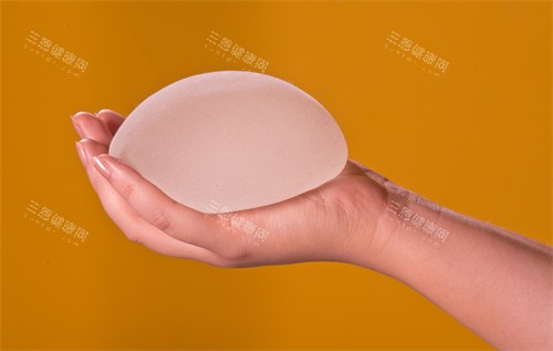 隆胸假体展示图示意