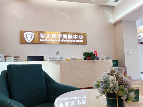 太原军大整形割双眼皮多少钱？切开6800起、埋线3800起，附全术式及医生价目表速查~​