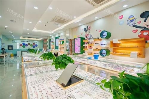 青岛福柏眼科医院视光区