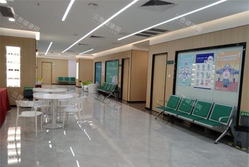 广州华厦眼科全新价格+地址查询：近视矫正8800+白内障6000+斜视4800+OK镜2000+干眼症3000+
