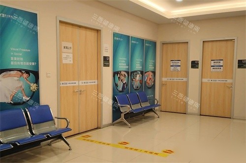 鸡西爱尔眼科医院手术室门口休息候诊区