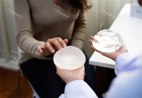 光面和毛面的隆胸假体