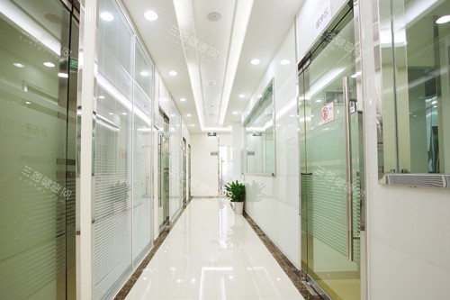 重庆拜博口腔永川店走廊图