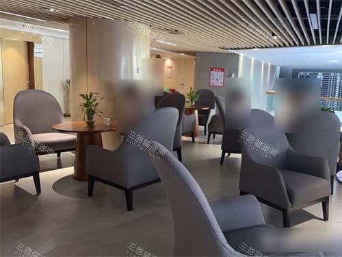 厦门登特口腔医院莲花店休息候诊区沙发