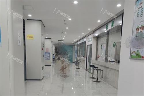 合肥东南眼科医院走廊环境