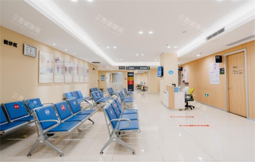 阳江爱尔眼科等候区
