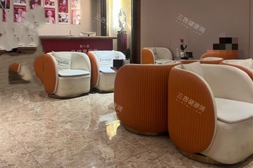 西安艺星整形内部休息等待区环境